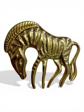 Vintage Style Gold Horse Brooch Women Equestrian Chic Statement Pin